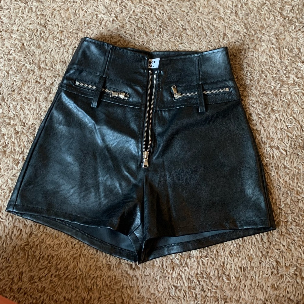 Tiger Mist Lennon Shorts
